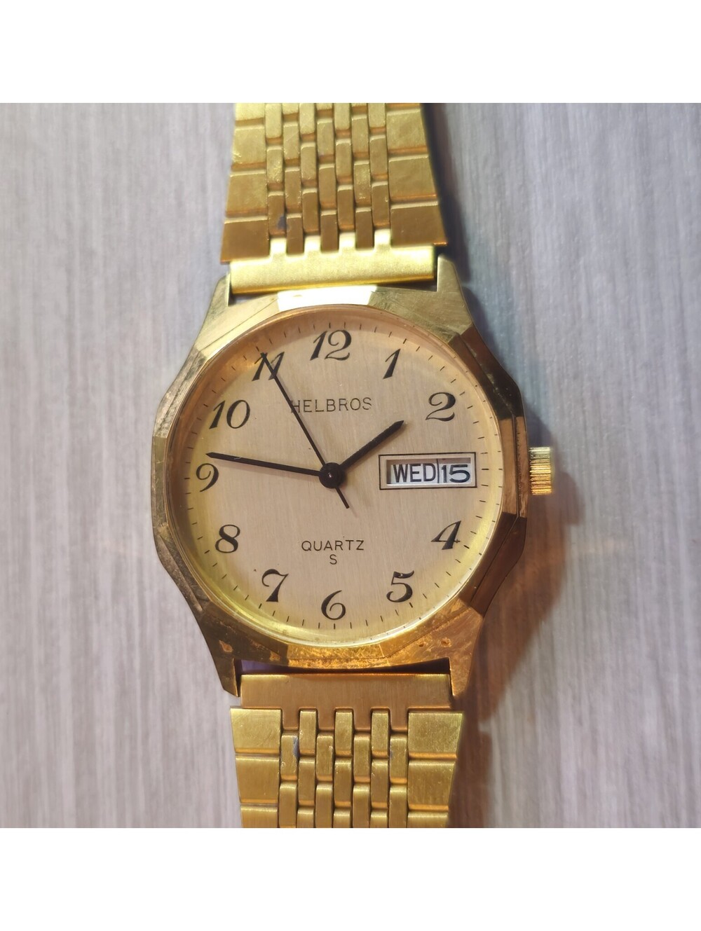 Vtg Helbros  Quartz Day Month Watch Goldtone Men's New Battery, Runs well.